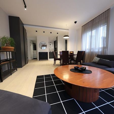 Modern Apartment In The Heart Of Белград Экстерьер фото