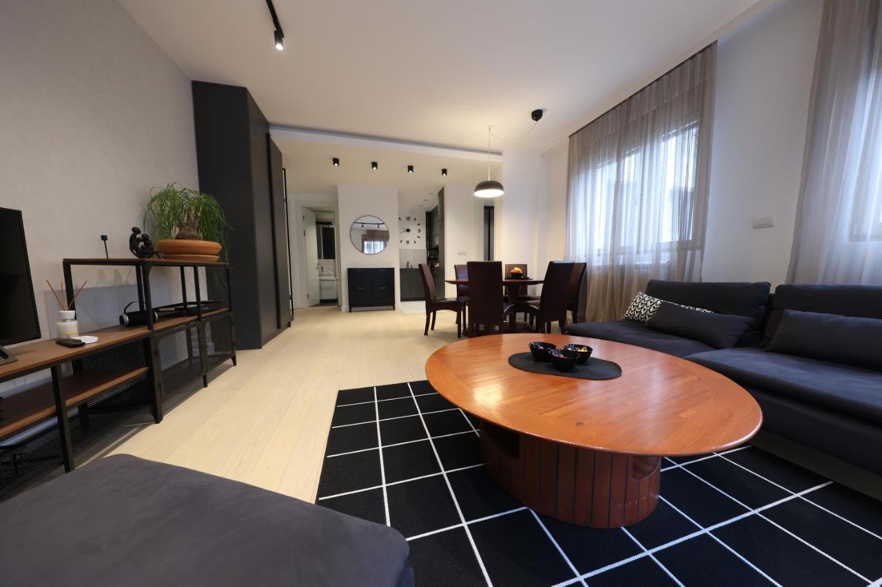 Modern Apartment In The Heart Of Белград Экстерьер фото